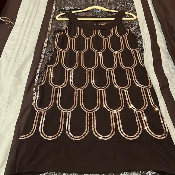 Dresses & Skirts - Scarlett Cocktail dress, very nice, size 10